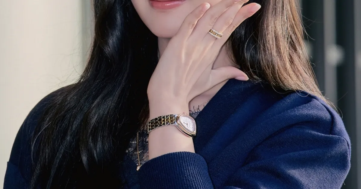 김지원, 日 출국길…'어머나 꽃이 피었네' [포토]