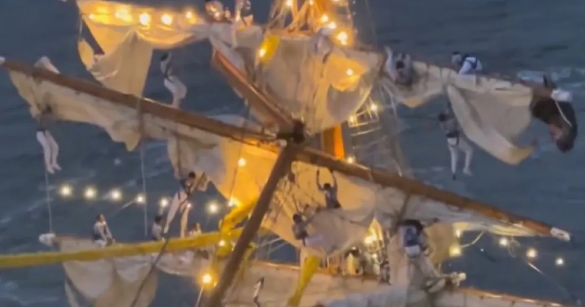 멕시코 범선, 뉴욕 브루클린 브릿지와 충돌 사망사고 발생