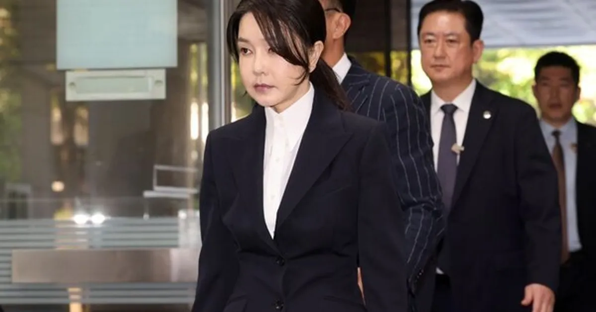 구속된 김건희, 머그샷 찍고 독방 수감…경호도 중단