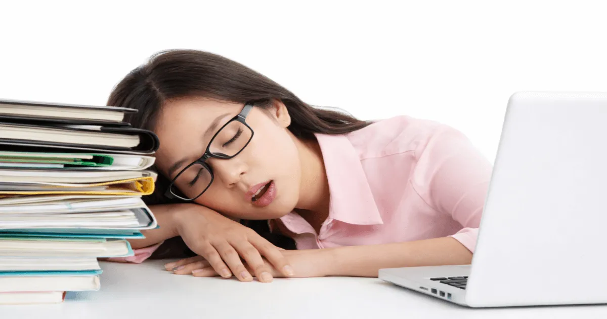 “밥만 먹으면 바로 졸립니다”… 점심 식곤증 심해지는 이유는 ‘이것’ 때문이었습니다