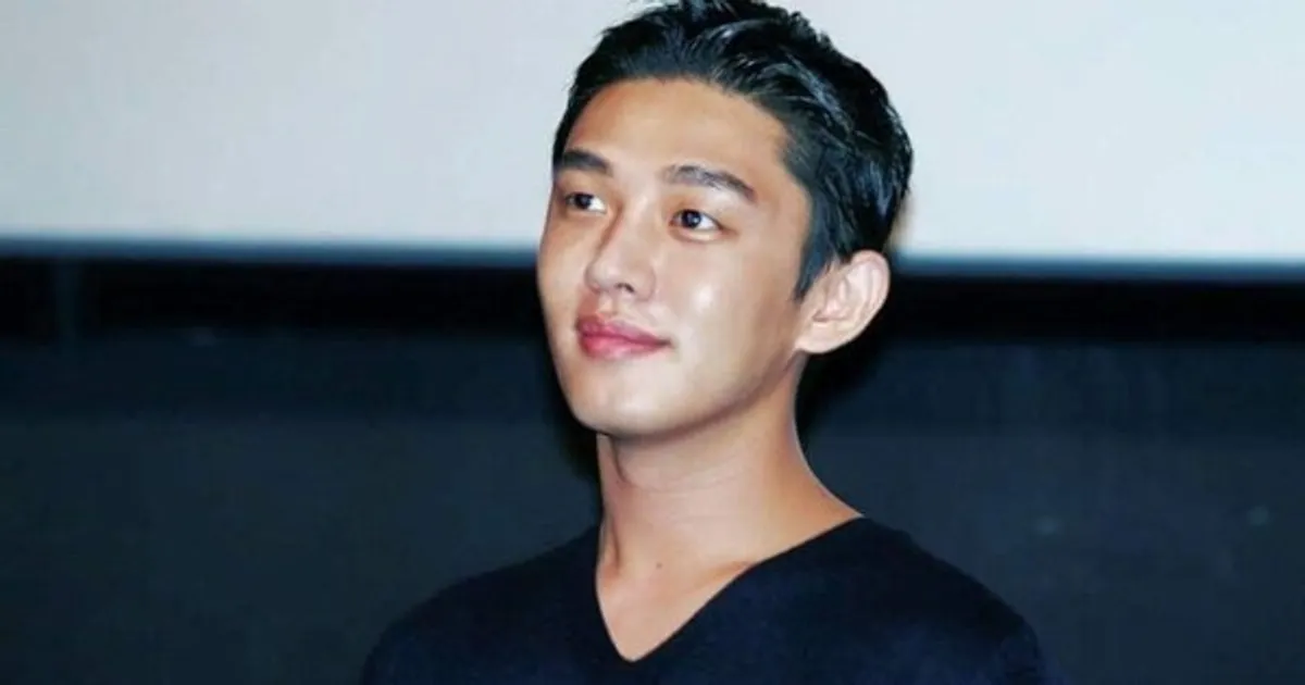 유아인, '호프' VIP 시사회 깜짝 등장…'뱀피르' 캐스팅설까지 겹쳐 복귀 신호탄?