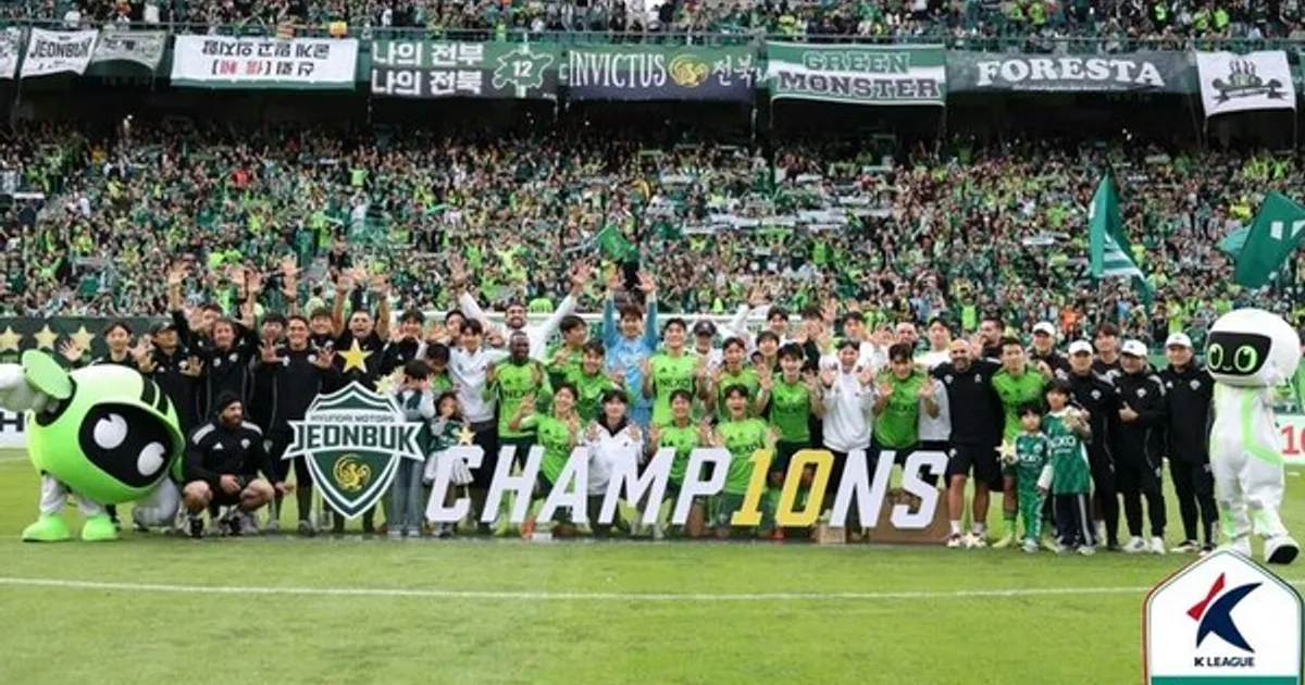코리아컵까지 제패한 프로축구 전북, 한 시즌 만에 '승강 PO→더블'
