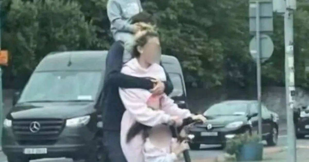 "어린 아들·딸까지"…4인 가족 킥보드 탑승 사진 '눈길'